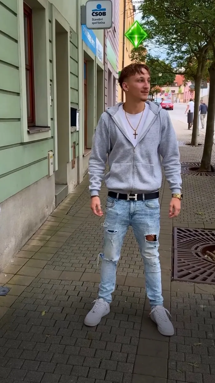 AK Barbers — zákazník s krátkým střihem přichází do barbershopu